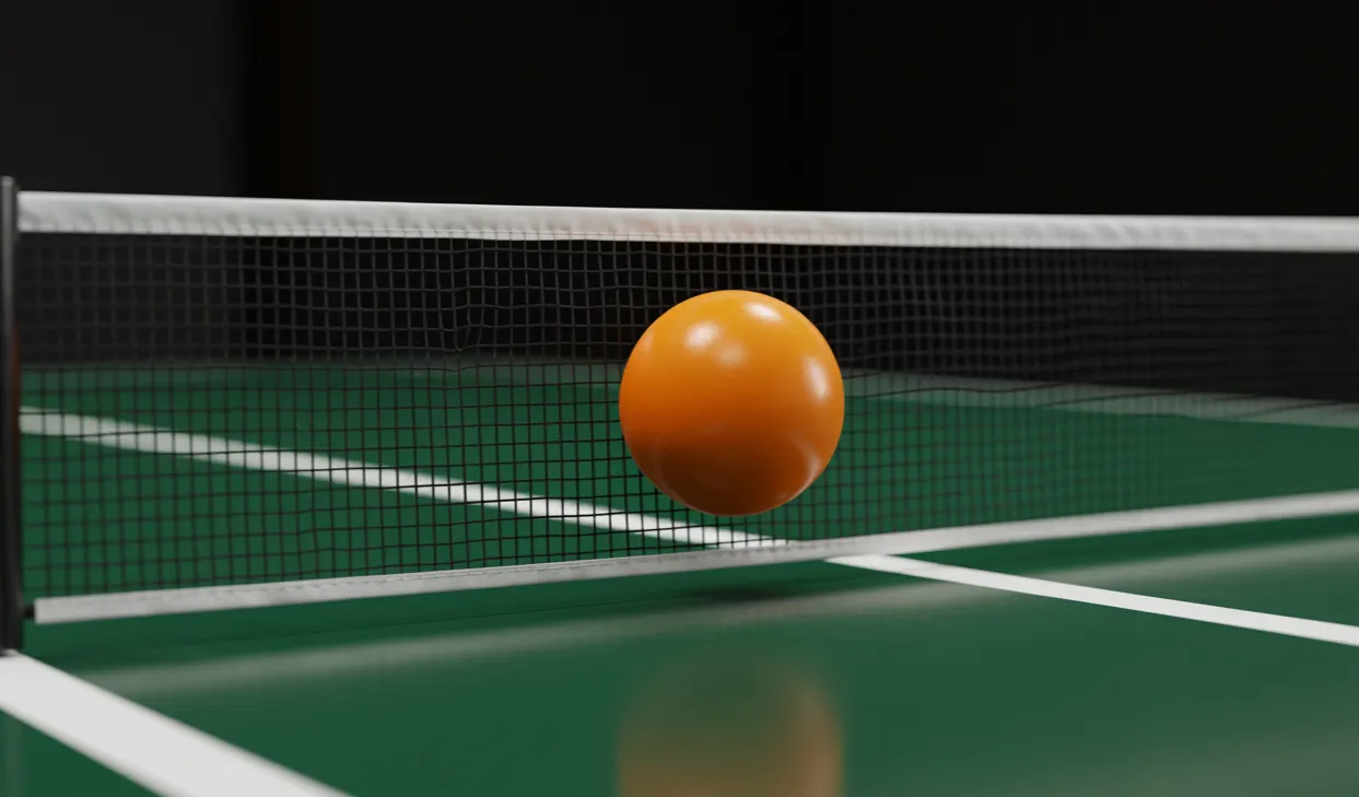 Gros plan sur un échange de tennis de table avec la balle en vol au-dessus du filet
